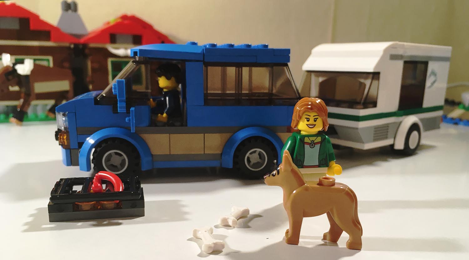 Activamente comerciante víctima LEGO City Auto: Van & Wohnwagen (60117) ᐅ Review | Lego Test | Insight News
